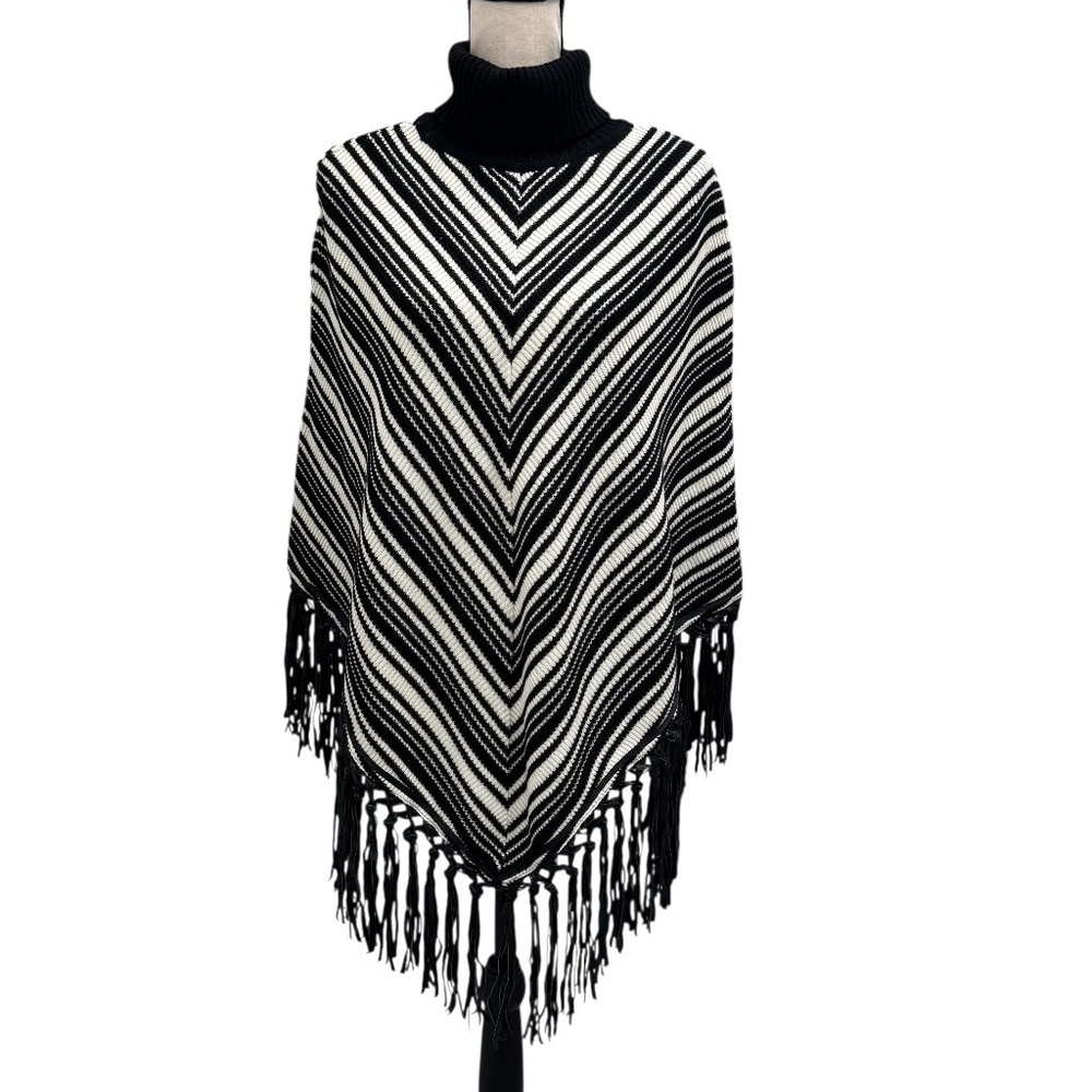 DANA BUCHMAN BLACK AND CREAM CHEVRON KNIT TURTLENECK PONCHO W LEATHER FRINGE